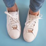 accessoires pour personnaliser ses baskets blanches