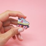 pin's drôle roller vintage