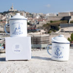 tasses émaillées avec capuchon Massilia forever