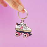 porte clés original en forme de roller quad avec texte ça roule