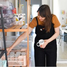 portrait de lolita picco dans son atelier